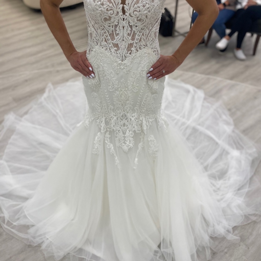 Martina Liana Ivory Lace Mermaid Wedding Gown **Custom Train** NEVER WORN!